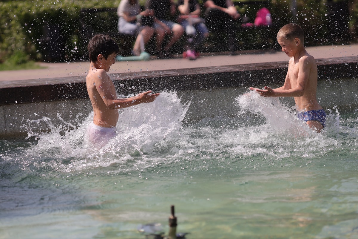 夏休みは、水着を持って公園へ。関東の無料で遊べる水遊び・じゃぶじゃぶ池7選のアイキャッチ画像